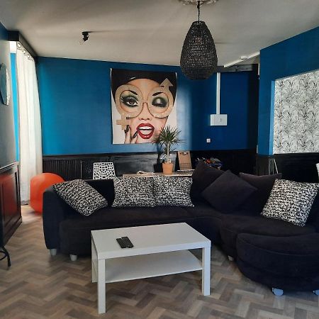 Duplex Place Du Marche Saint-Jean-d'Angely Exterior photo