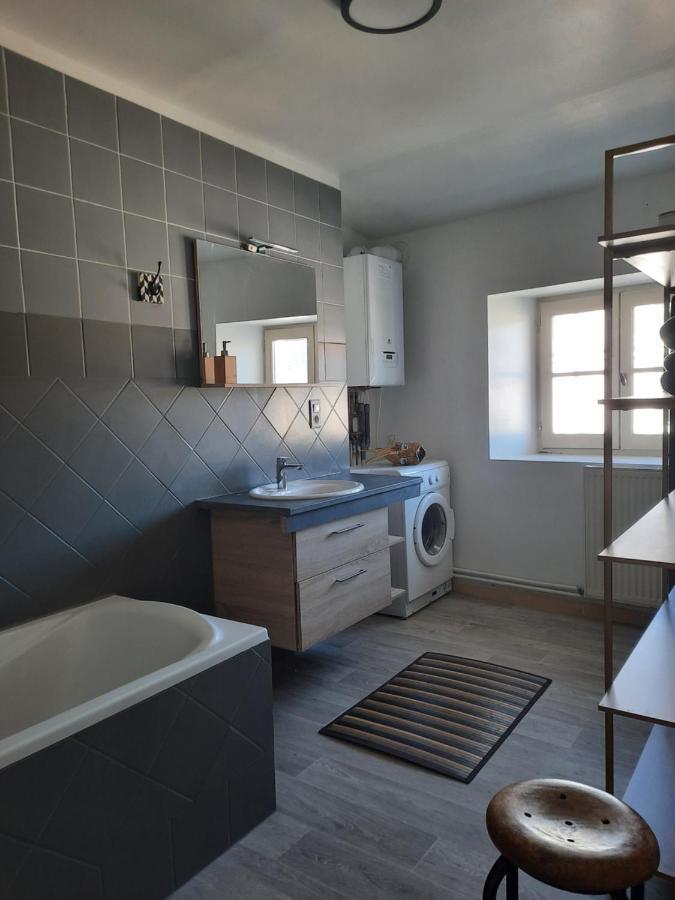 Duplex Place Du Marche Saint-Jean-d'Angely Exterior photo