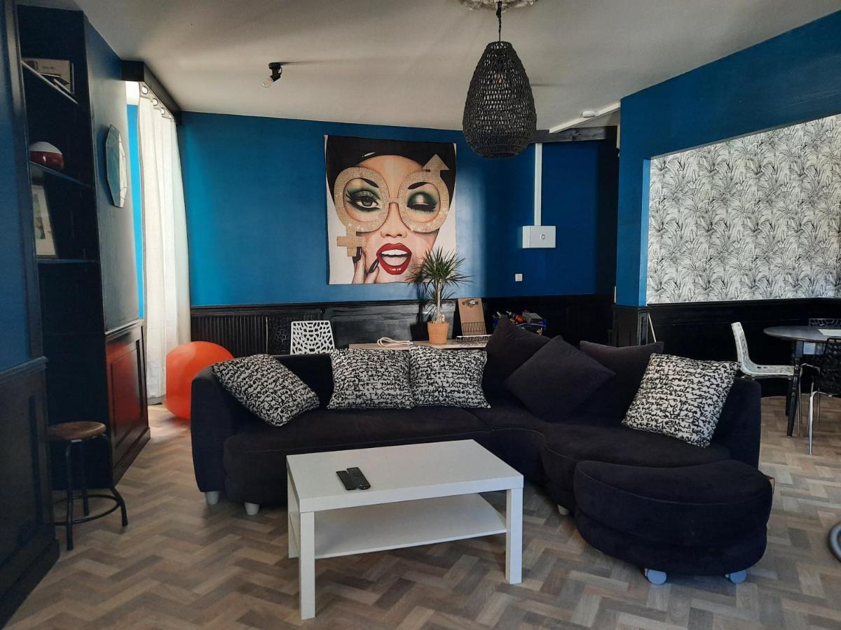 Duplex Place Du Marche Saint-Jean-d'Angely Exterior photo